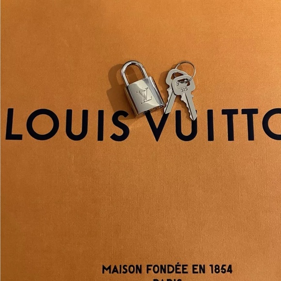 Lois Vuitton Rare Silver Lock & Key #315 - Picture 3 of 5